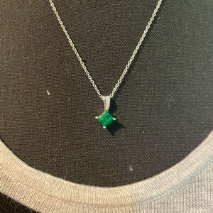 Elegant Silver Necklace with Green Gemstone